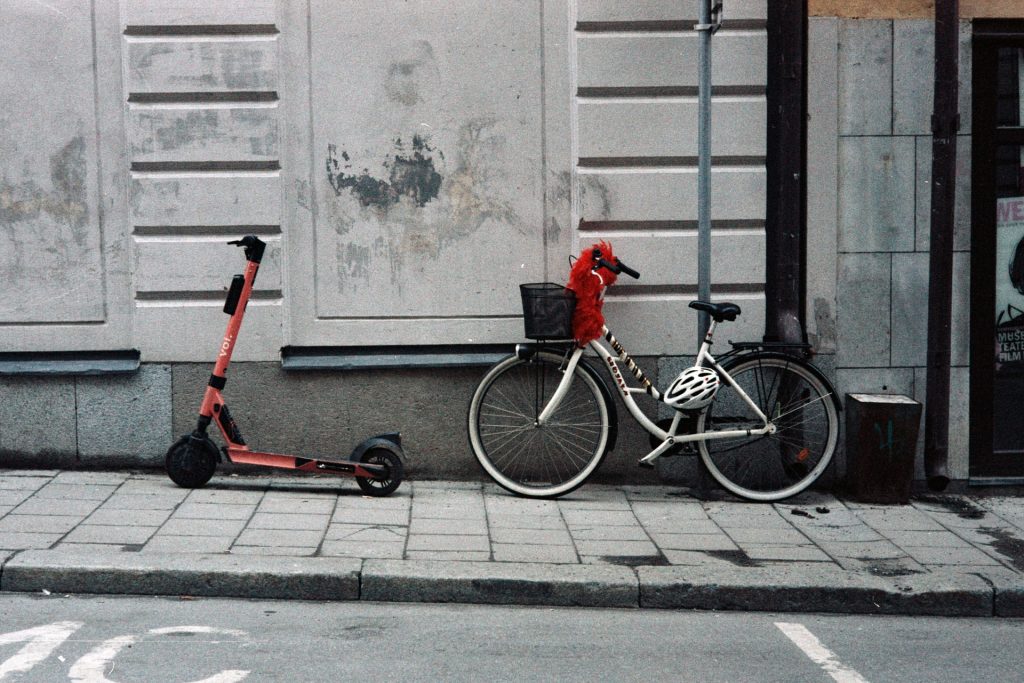 medios-transporte-sostenibles-bici-patinete